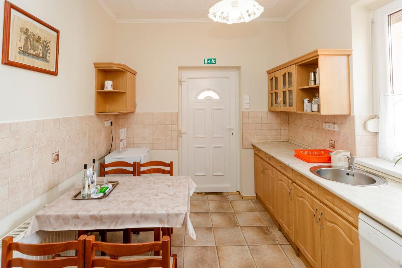 Almafa Apartmanhaz Eger Exterior photo